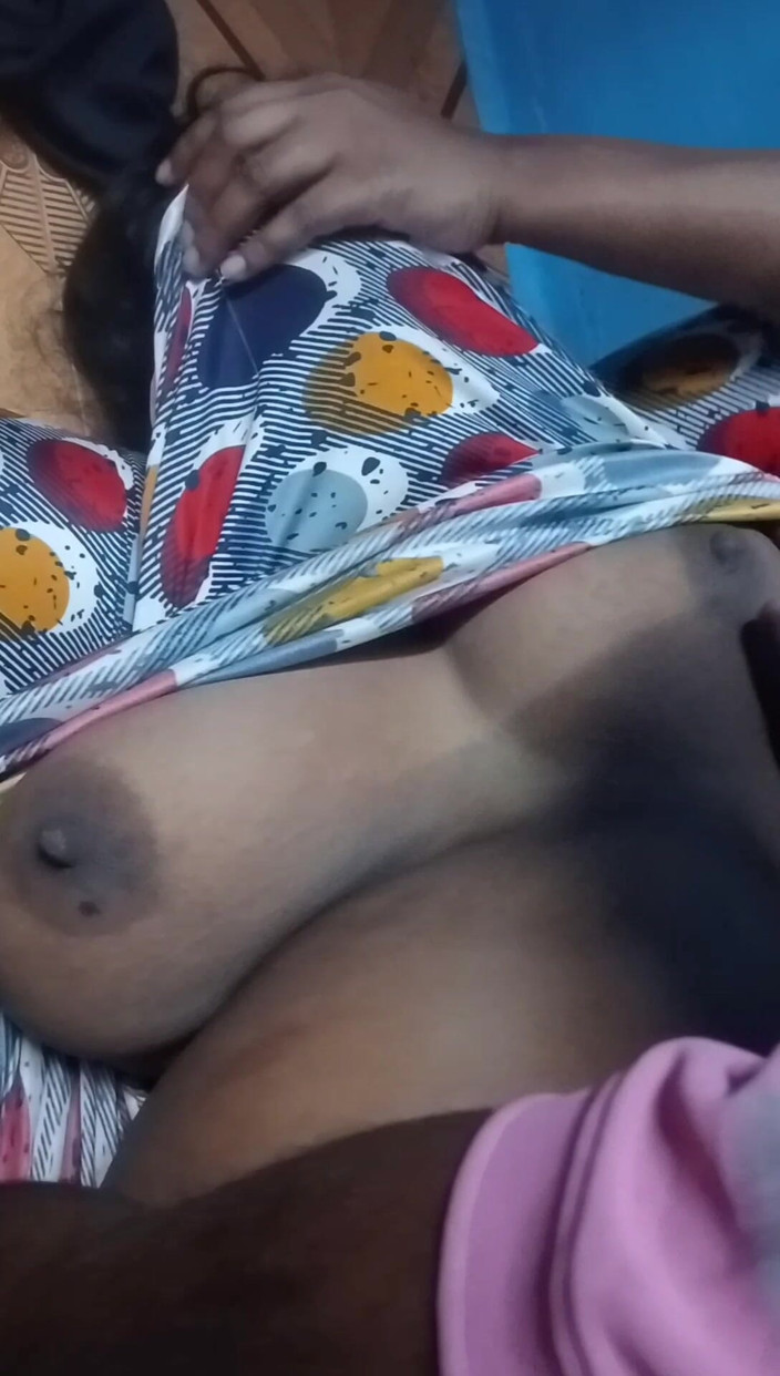 Benita sweety: Un couple cocu pulpeux partage sa femme