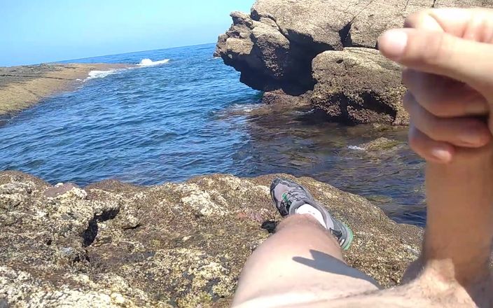 Arg B dick: Jerking off a Big Hard Dick Overlooking the Sea in...