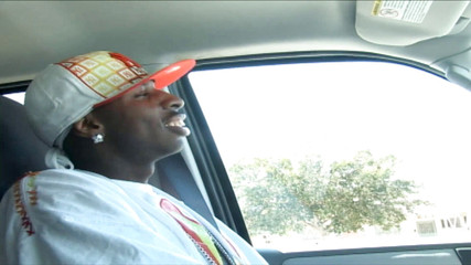 Lucky Cooch: Ohromující milfka s obrovskými prsy je ošukaná černým chloupkem