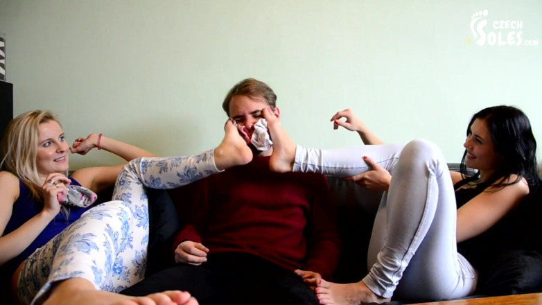Czech Soles - foot fetish content: Dvě krásky páchnoucí překvapení