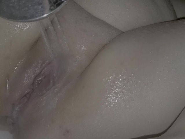 BBW Solo Shower Play Close up (Missi)
