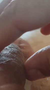 Obrovský penis vyčerpaný ranní ruční prací.