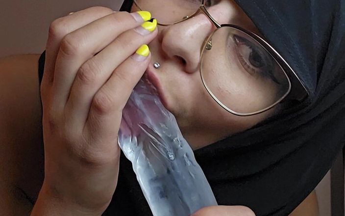 MiaNIqab: Blowing My Dildo While I Say Naughty Things Mia Niqab