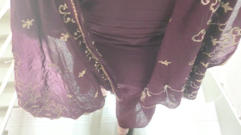 bdboygirl69: Bengaals meisje in het rode drie foto's buitenvideo. Volledige Bangla-stem