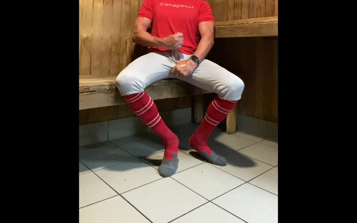 JockDad87: Buff Dilfjockdad87 suýt bị bắt gặp đang sục cu trong phòng...