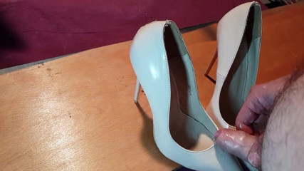 Milosbroz: Tacones desnudos en mi polla