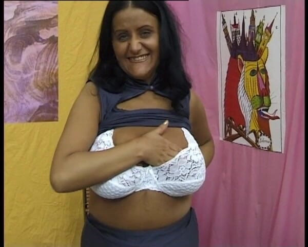 YOUR FIRST PORN: Rafaella, Suendige Schlampe - Rafaella, curvă păcătoasă