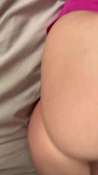Intimní setkání zezadu (zblízka šukání na zádech s pěkným výstřikem)