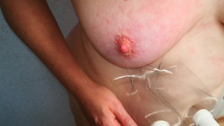 Bouncy Tits Action: Amestecarea țâțelor cu mixer electric