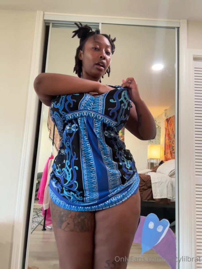 DMXTH: Mollige zwarte vrouw in jurk toont haar grote tieten en...