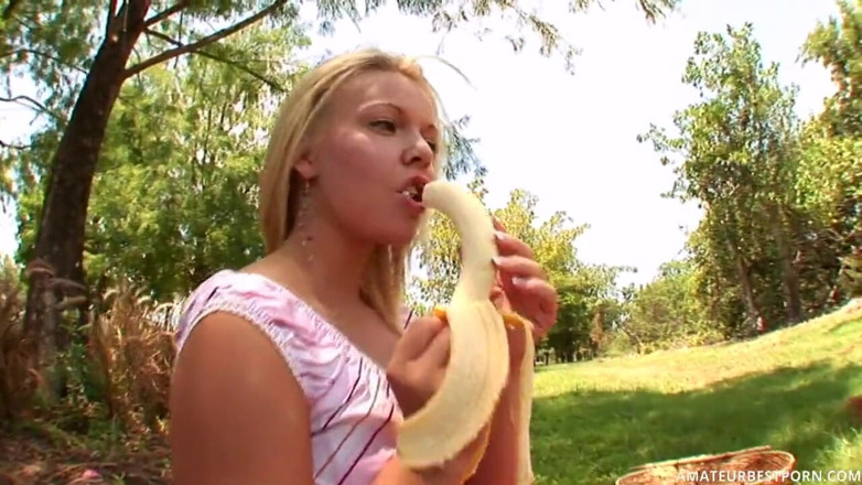 PurefilmsTv: Picnic with my boyfriend and great anal sex with his...