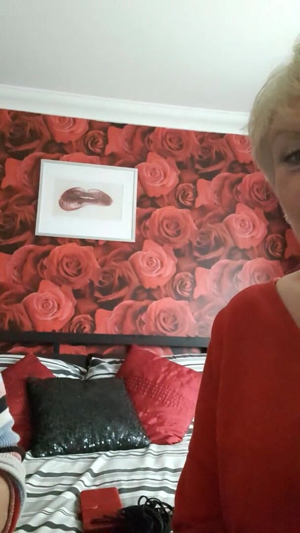 Uk Joolz: Stăpâna Susan și Joolz îi ridiculz micro penisul