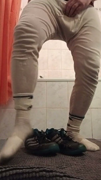 Dirty-jb Voll Angepisst Im Wc. Unterwäsche Und Socken