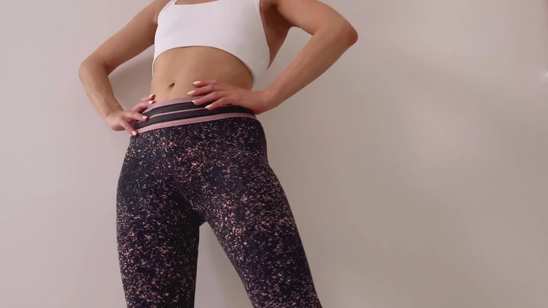 Quinn Pie: Gym Girl in Yoga Pants Is Touching Pussy and Rubbing...