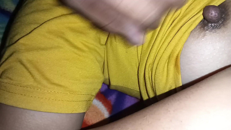 NaughtyWings: Desi ragazza la sborra dopo aver scuoteto il pene del...