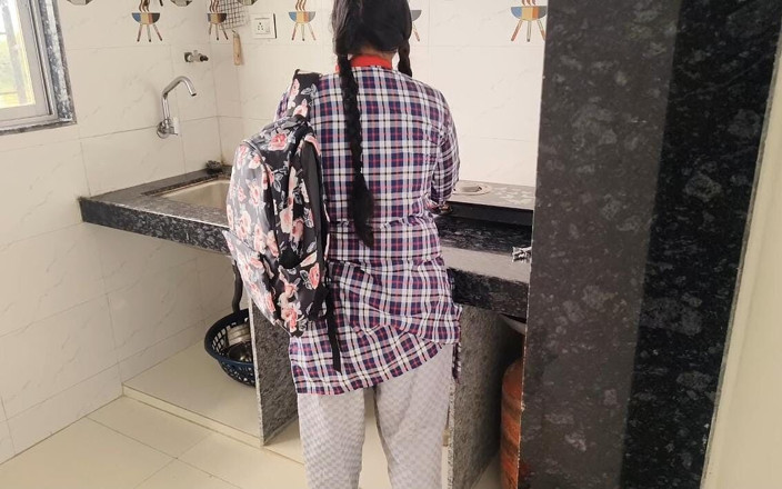 Sagita Sharm: Hintli üniversiteli kız ilk kez seks videosu
