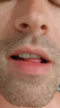 POV verbální táta v koupelně - kouření, šukání a sperma v ústech