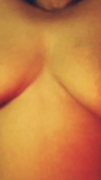 Hot Girl Biustonosz otwierający Big Boobs Show.