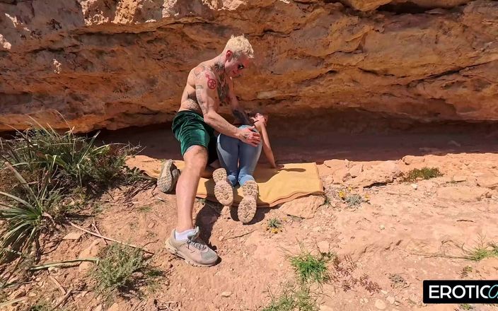 German bitch hunter: Blonde Duitse babe ontmoet buiten een vreemde