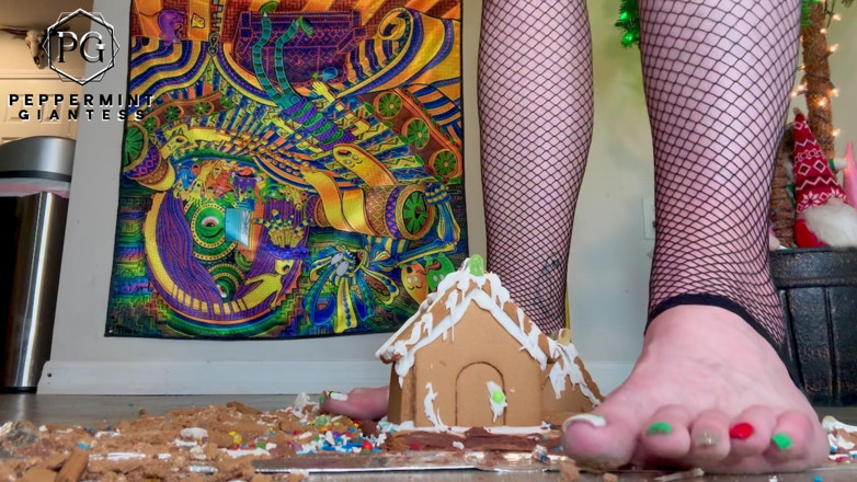 Peppermint Giantess: Giantess Christmas Village Slo-mo Crush Niszczenie moich piernikowych domów w...