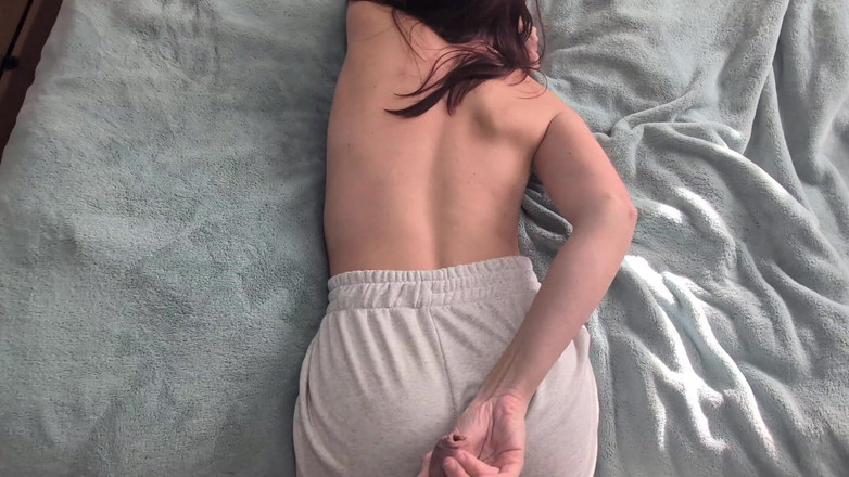 Mimiandevan: 赤毛が踊りながらお尻を擦りつけてる