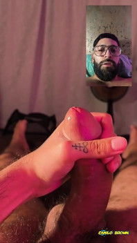 Pov câmera dupla lentamente masturbando pau grande com Lube e cuspir gozada grossa