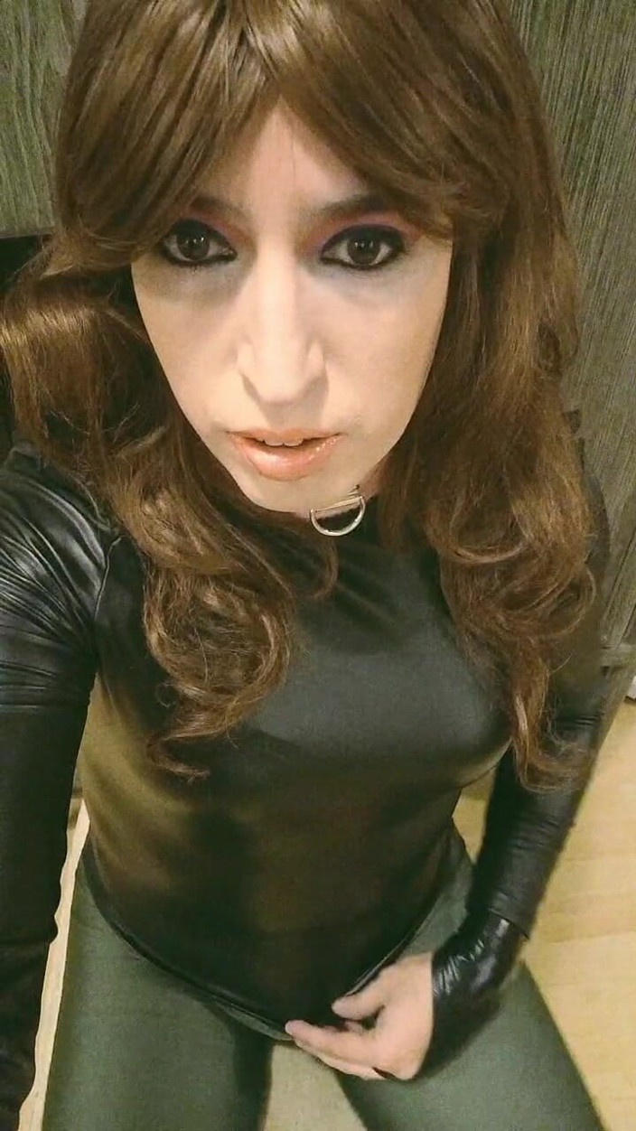 Tammy sissy slave: Masturbating with Leggins