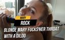 Mary Rock: Блондинка Mary трахает свою глотку дилдо, затем трахает ее