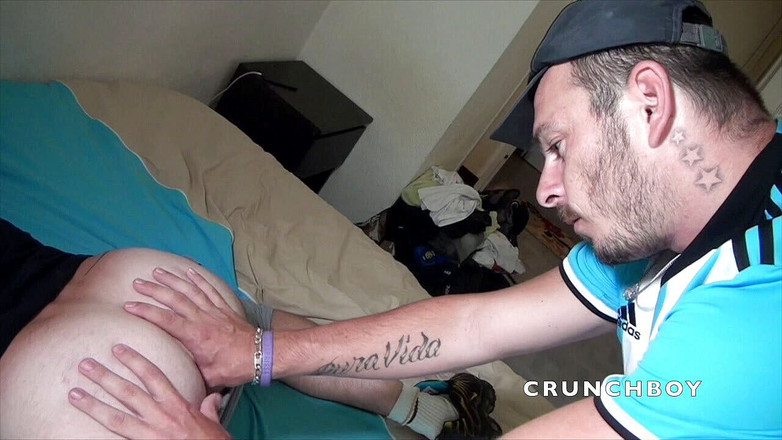 BAREBACK AND CREAMPIE CLUB: Baeback von badboy boy sneakerboy beim joggen gefickt