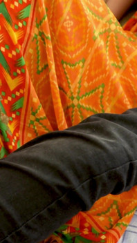 Meu chefe me chamou para sua casa e fodeu duro em orange saree