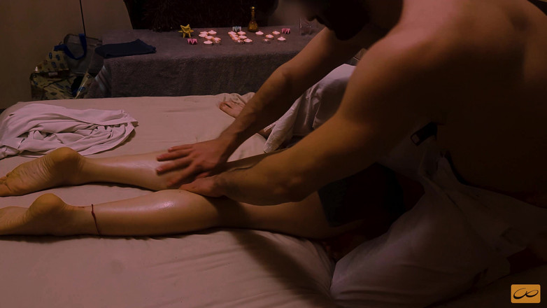 Unlimited Orgasm: Jag kunde inte motstå och knullade heta arton klient- nuru...