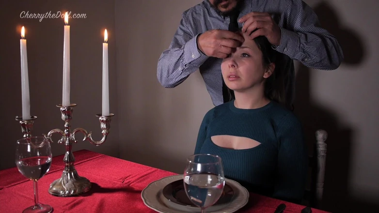 Cherry The Doll: Schleimiges abendessen