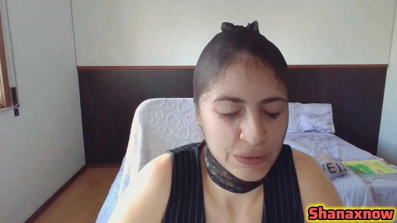 Shanaxnow: Pertunjukan liveku lagi pamer wajahku dengan stoking nilon fetish hitam