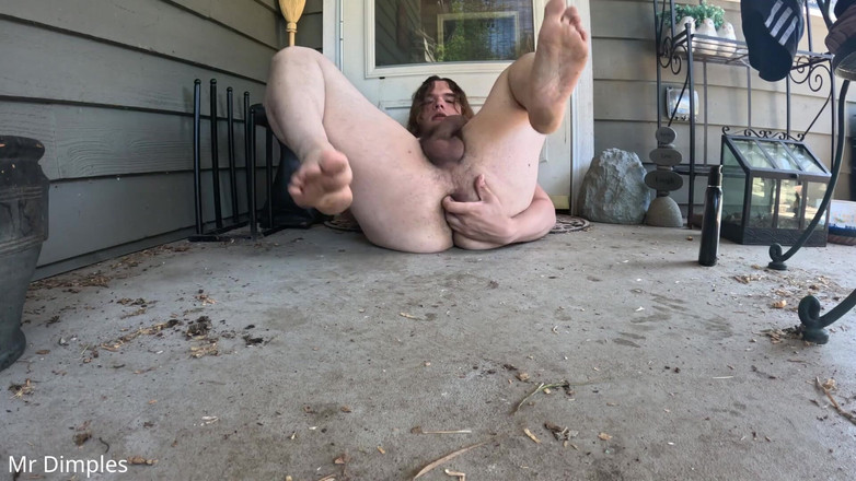 Mr Dimples: 我在户外用我的大黑屌假阳具自慰！