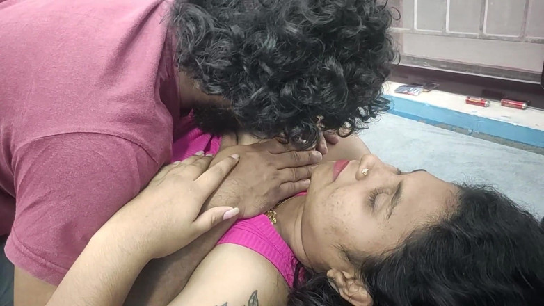 Vaigavarun45: Malayalı çift shimmy'de ateşli sikişiyor ve göt deliği derin yalama romantizmi...