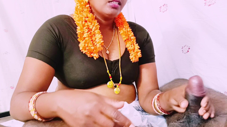 Telugu honey lips: Сердитая мачеха делает минет, пасынок с хуем. Телугу грязные разговоры.
