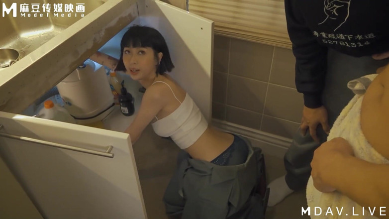 ModelMedia Asia: Md-0225 Craftsman Series/saunting Female Plumber