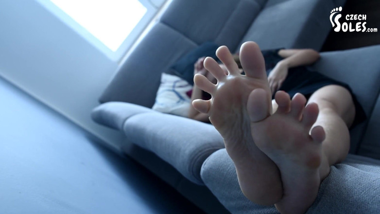 Czech Soles - foot fetish content: Déesse des pieds, taquinage des pieds et déni