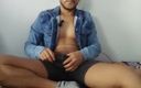 Hot guy videos: Aku lagi asik masturbasi gara-gara lagi sange berat!