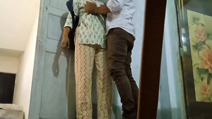 Fantacycutting: The Tuition Teacher Secretly Took the Village Student to a...