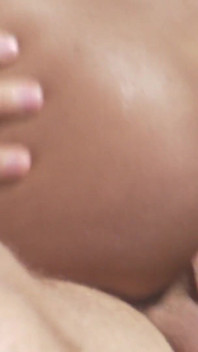 Latina follada al aire libre en un asunto interracial
