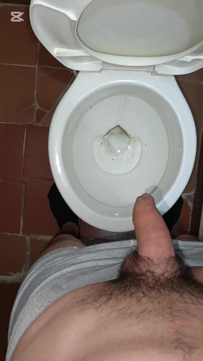 charlessteel: 호기심 많은 트윙크가 소변 싸고 자위하는 모집