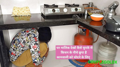 Sexy Komal: Suri si pelayan seksi diam-diam dientot di bawah dapur