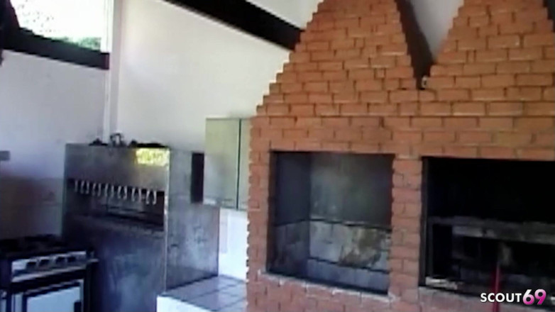 Shemale TS Collection: 金发大奶子人妖在户外乱搞男人的屁股