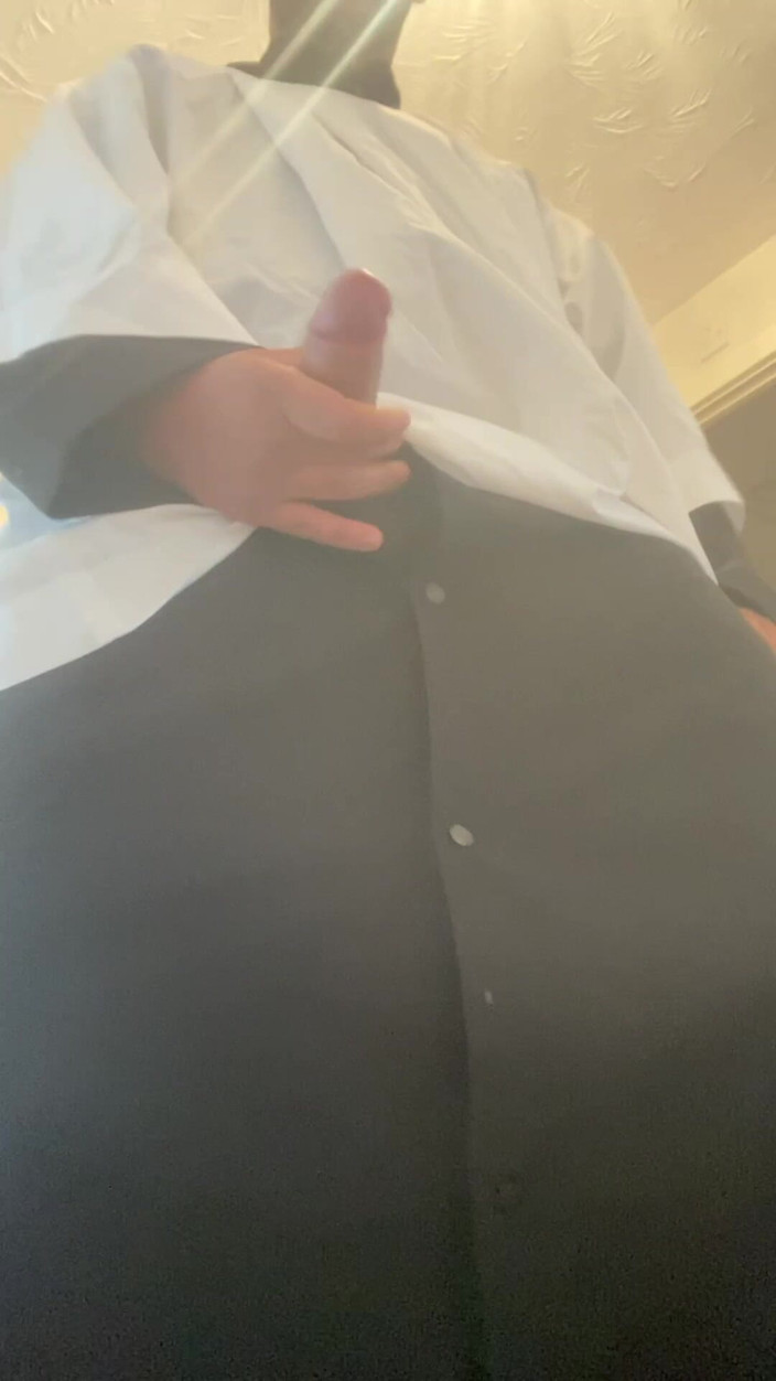 Hot dick in your ass: Sacerdote travieso muestra su gran polla y se folla a...
