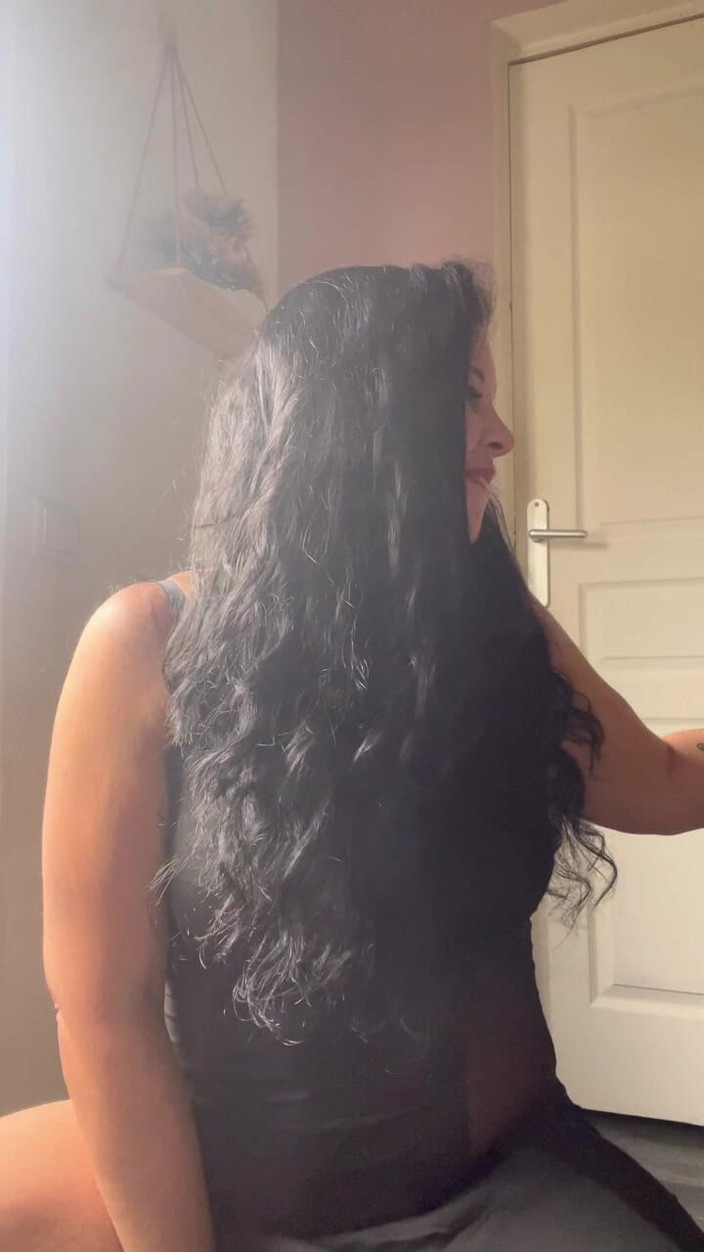 Maitresse Clara: Anda sangat kecil dalam menghadapi ketuanan saya