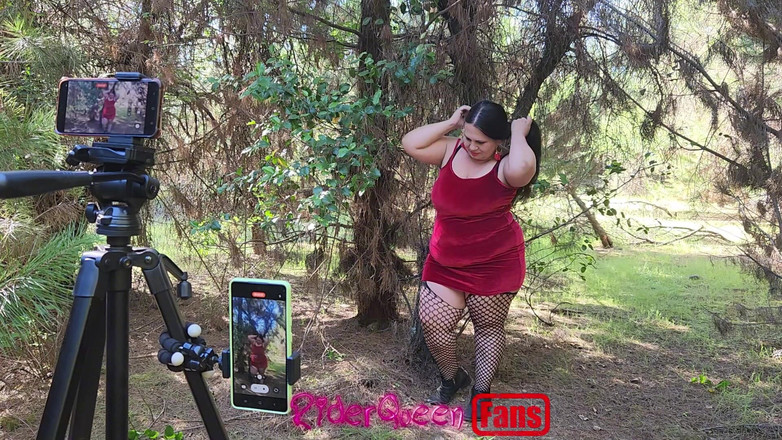 Riderqueen BBW Step Mom Latina Ebony: Riderqueen alleen buitenshuis