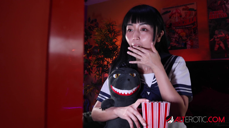Alt Erotic: มาริกะ ฮาเสะ กับ ทิติ ราโมน ดูหนังผีด้วยกัน