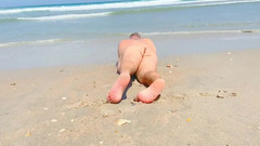 Hand-Free-Daddy-Chub: Bývalý fotbalový trenér ukazuje velké tlusté nohy a býčí koule...