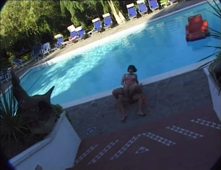 Xtime Network: Coño peludo follando anal penetrado el jardín